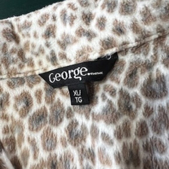 Closet Clearance Classy 2 Piece Plush Animal Print Stretchy Lounge Set - Picture 6 of 11